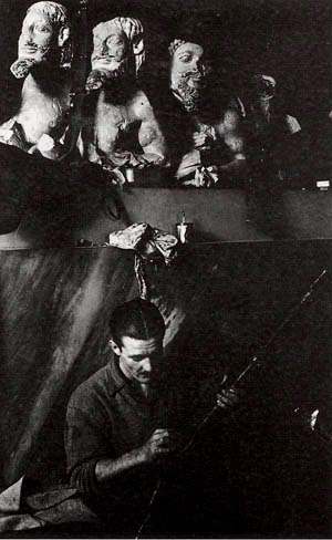 Αλλη μια φωτογραφία του Dmitri Kessel από το Δεκέμβρη του 1944 που αποδεικνύει το «σεβασμό» των Βρετανών για την Ακρόπολη, την οποία είχαν μετατρέψει σε στρατώνα...