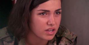 Η 19χρονη ηρωίδα Κεϊλάν Οζάλπ, γνωστή με το κωδικό όνομα ΜΠΕΡΙΒΑΝ ΣΑΣΟΝ, από το Μπατμάν του τουρκικού Κουρδιστάν, στα μέσα του Αυγούστου σε μάχη στο Κομπανί, όταν τέλειωσαν τα πυρομαχικά της, περικυκλωμένοι από τους μισθοφόρους φονιάδες του ISIS, ξόδεψε την τελευταία της σφαίρα για να αυτοκτονήσει, ξεκινώντας το χορό ενός νέου Ζαλόγγου, αφού πολέμησε για τα δίκια των κατοίκων της Ροζάβα, υπερασπίστηκε με αυτόν τον τρόπο την αξιοπρέπεια και την τιμή της