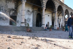Το χτυπημένο από όλμους τζαμί της πόλης Σουρ στο Ντιγιάρμπακιρ