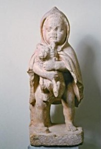 «Το Προσφυγάκι», το μαρμάρινο άγαλμα του 150 μ.Χ. βρέθηκε το 1922 σε ανασκαφές του Έλληνα αρχαιολόγου Κουρουνιώτη στον αρχαιολογικό χώρο του Βουλευτηρίου ή Γεροντικού της Νύσσης. Το Προσφυγάκι ακολούθησε τους πρόσφυγες της Μικρασιατικής καταστροφής και βρίσκεται σήμερα στο Εθνικό Αρχαιολογικό Μουσείο.