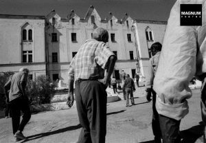 Η Γκαζέρμα Αβιέρι φιλοξενεί πλέον το 11o Περίπτερο, από τον Ιούνη του 1964 έως τις 24.12.1999 -- φωτό  Alex Majoli, 1994 - Πηγή magnumphotos.com