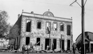 Οι ζημιές στο ξενοδοχείο Home From Home Hotel  μετά τις καταστροφές του Γενάρη 1934 (State Library of Western Australia)