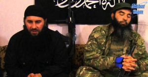 Εικόνα από βίντεο της οργάνωσης "Jaish al-Muhajireen wal-Ansar" που δρα στη Συρία (κατά του Ασαντ). Στο βίντεο δύο στελέχη της οργάνωσης καλούν τους «αδελφούς» να αναλάβουν δράση στην Ουκρανία. Δεξιά στην εικόνα είναι ο Abdul Karim Krymsky, ισλαμιστής Ουκρανός (από την Κριμαία) που δρα στη Συρία.