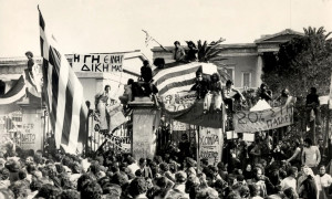 Η εξέγερση του Πολυτεχνείου το Νοέμβριο του 1973  ήταν η αρχή του τέλους της δικτατορίας