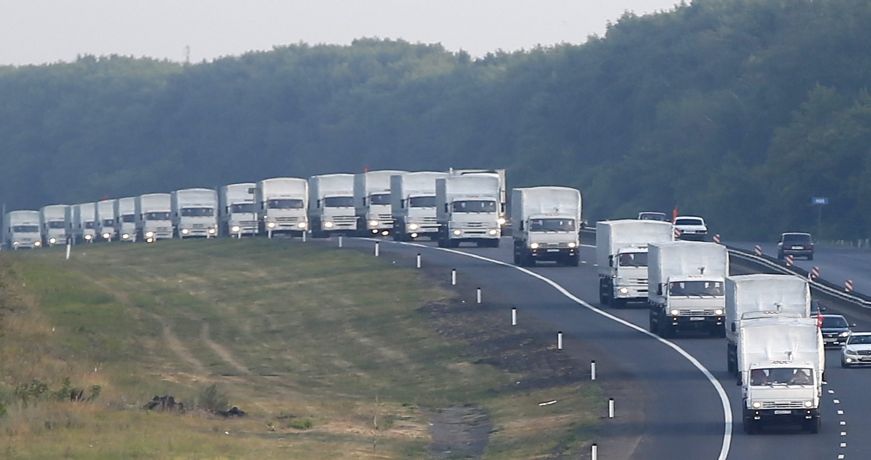 Russian humanitarian convoy moves to Ukraine