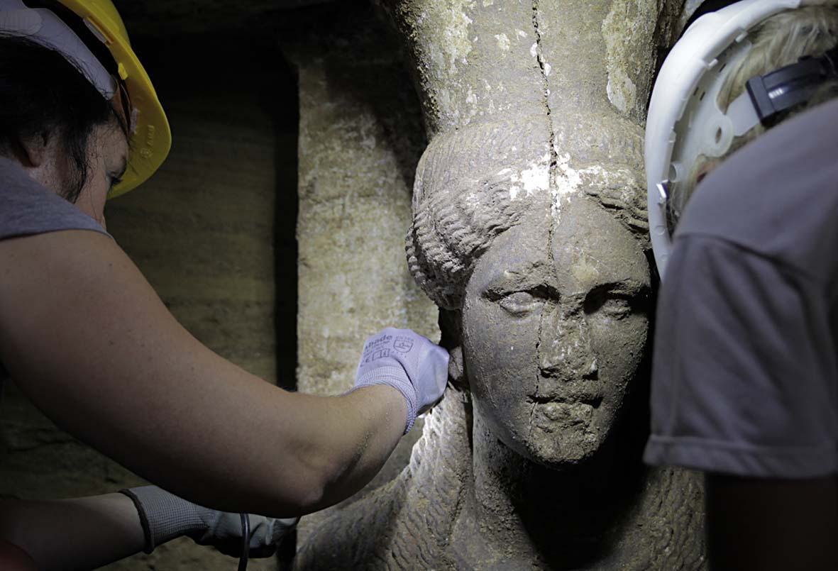 Karyatida