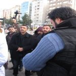 Η αστυνομία απειλει τις γυναίκες γιατρούς- Αυτές απάντησαν  περήφανα συνεχίζοντας τον αγώνα τους.