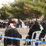 Η συγκέντρωση των γιατρών μπροστά στο δημαρχείο.