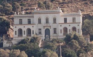 Στο κτίριο της Διοίκησης της Αεροπορικής Βάσης (Regio Aeroporto) στεγάζεται η Διεύθυνση των Σχολών. Αργότερα, με την ονομασία 15ο Περίπτερο, θα στεγαστεί η Διεύθυνση του Θεραπευτηρίου