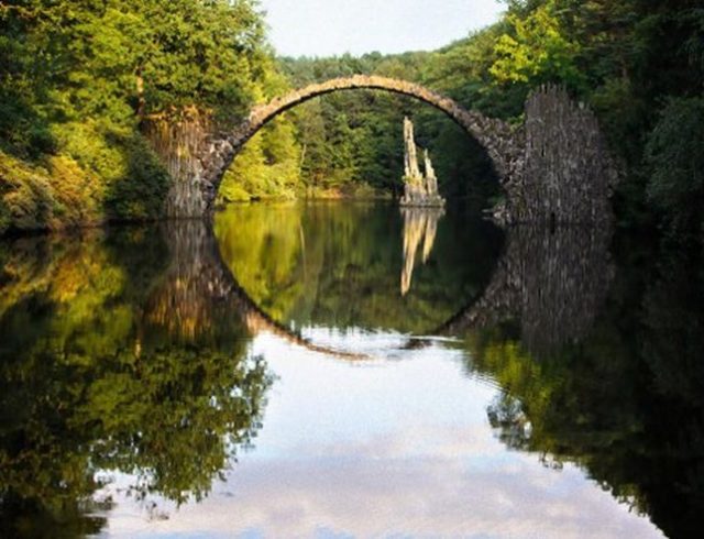 2.Rakotz-Bridge-in-Kromlauer-Park-Germany
