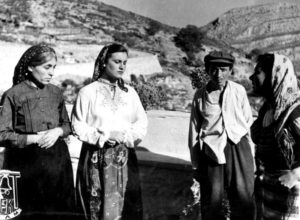 "Μαύρη Γη": Η αγνωστη βραβευμένη ταινία του 1952 γυρισμένη εξ ολοκλήρου στην Απέιρανθο
