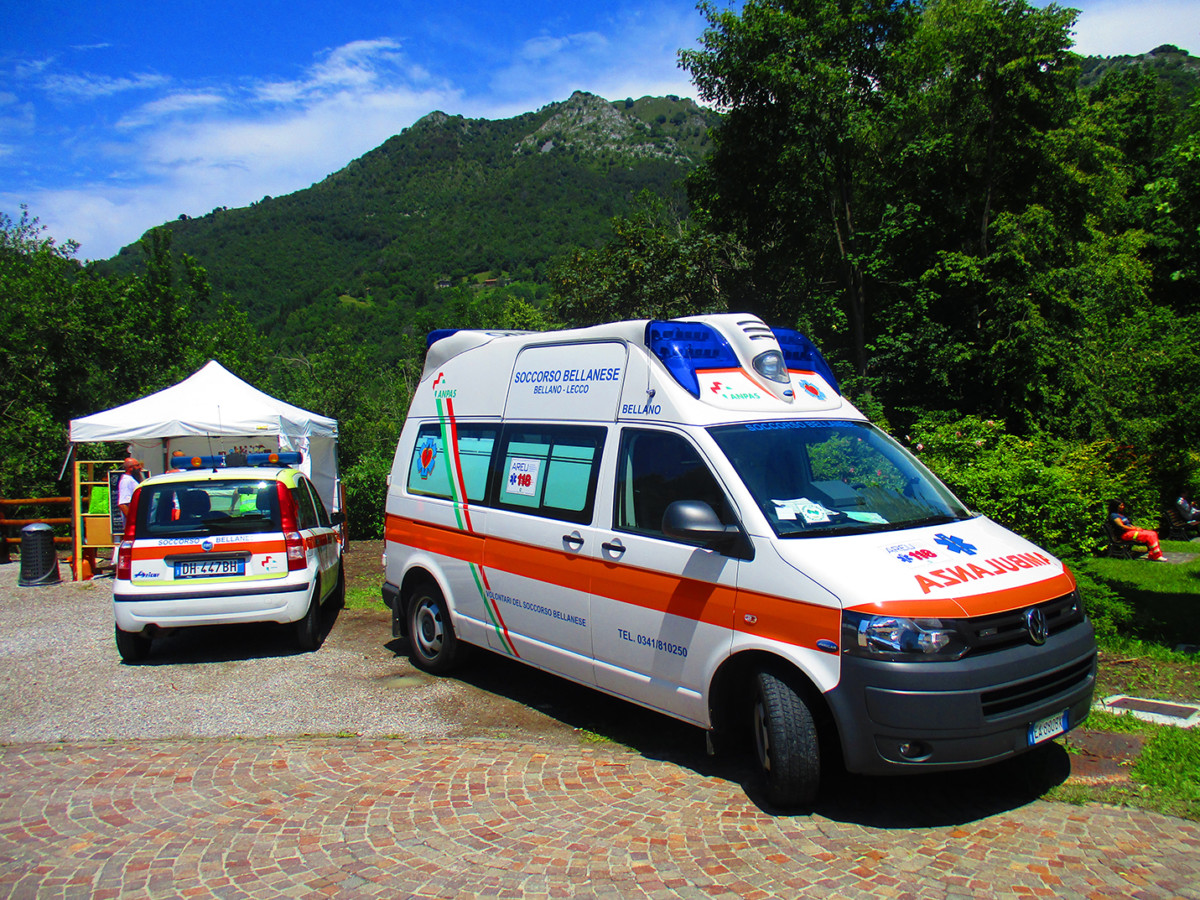 Ambulances_in_Italy