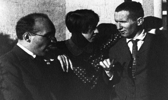 Bertolt Brecht (rechts) mit Kurt Weill und Lotte Lenya