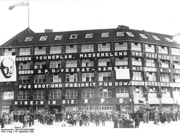 Berlin, Karl-Liebknecht-Haus am Tag der Reichstagswahl