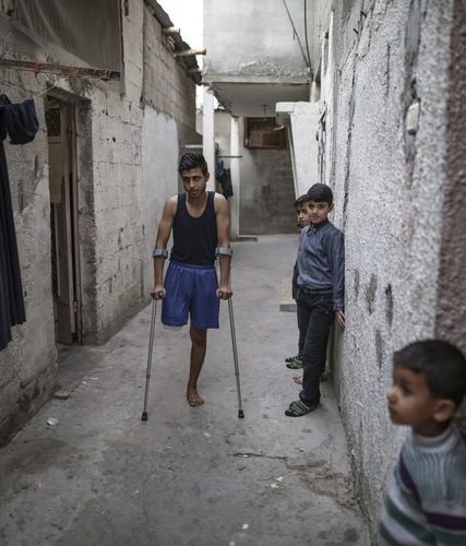 ct-israel-palestinian-protesters-shot1