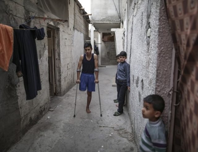 ct-israel-palestinian-protesters-shot1