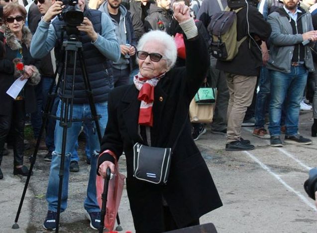 ΠΟΛΥ