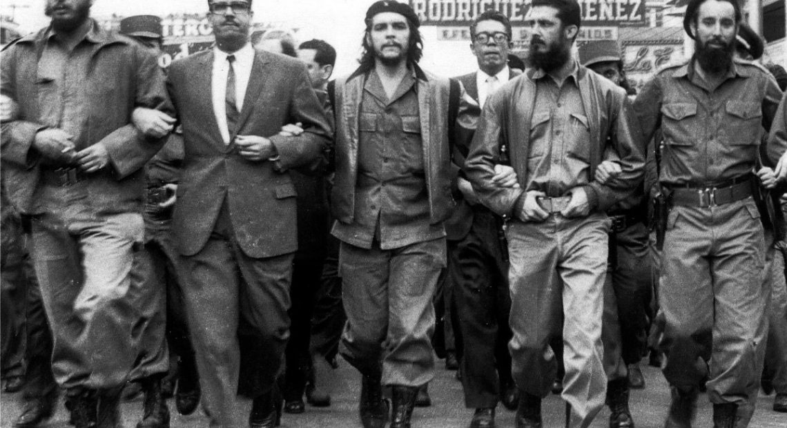 castro-and-guevara-marching_0-1140×620