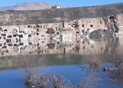 2020-01-14-hasankeyf-town 550