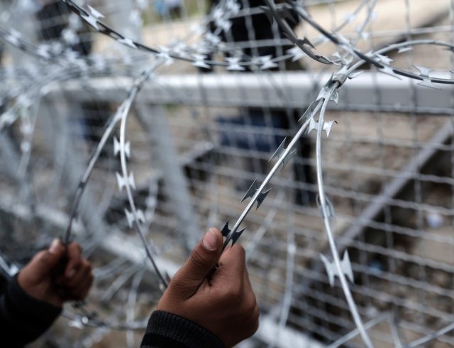 Afghans; Greece; Idomeni; borders; crisis; fence; immigrants; immigration; migrants; migration; refugees; Αφγανιστάν; Αφγανοί; Αφγανός; Ειδομένη; Ελλάδα; κρίση; μετανάστες; μετανάστευση; μετανάστης; μεταναστευτικό; προσφυγικό; πρόσφυγας; πρόσφυγες; συρματόπλεγμα; σύνορα; φράχτης;