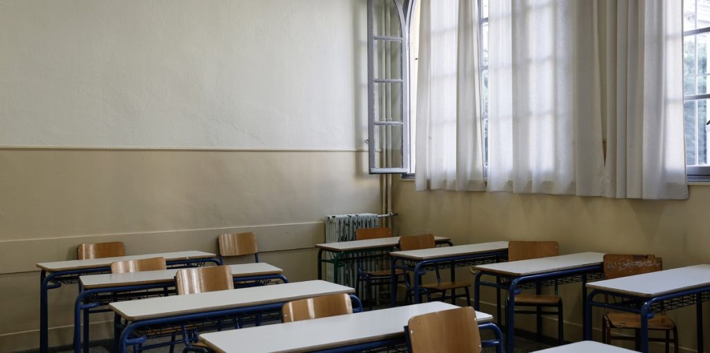 2016; 2nd High School of Thessaloniki; 2ο Λύκειο Θεσσαλονίκης; Greece; Pan-Hellenic; Thessaloniki; class; education; examination; exams; high school; school; start; students; Ελλάδα; Θεσσαλονίκη; Ικτίνου; έναρξη; αίθουσα; δευτεροβάθμια εκπαίδευση; θρανία; θρανίο; λύκειο; μαθητές; πανελλήνιες εξετάσεις; πανελλαδικές; σχολείο;