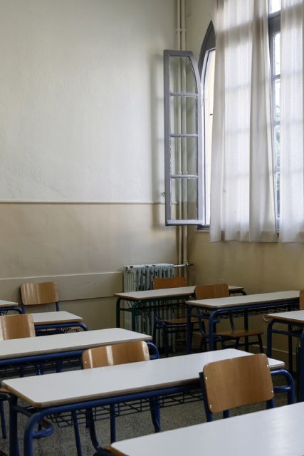 2016; 2nd High School of Thessaloniki; 2ο Λύκειο Θεσσαλονίκης; Greece; Pan-Hellenic; Thessaloniki; class; education; examination; exams; high school; school; start; students; Ελλάδα; Θεσσαλονίκη; Ικτίνου; έναρξη; αίθουσα; δευτεροβάθμια εκπαίδευση; θρανία; θρανίο; λύκειο; μαθητές; πανελλήνιες εξετάσεις; πανελλαδικές; σχολείο;