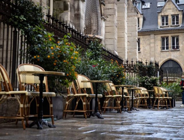 Paris-curfew-APE-EPA-960×600