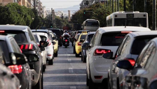 Αυτοκίνητα στους δρόμους