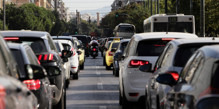 Αυτοκίνητα στους δρόμους
