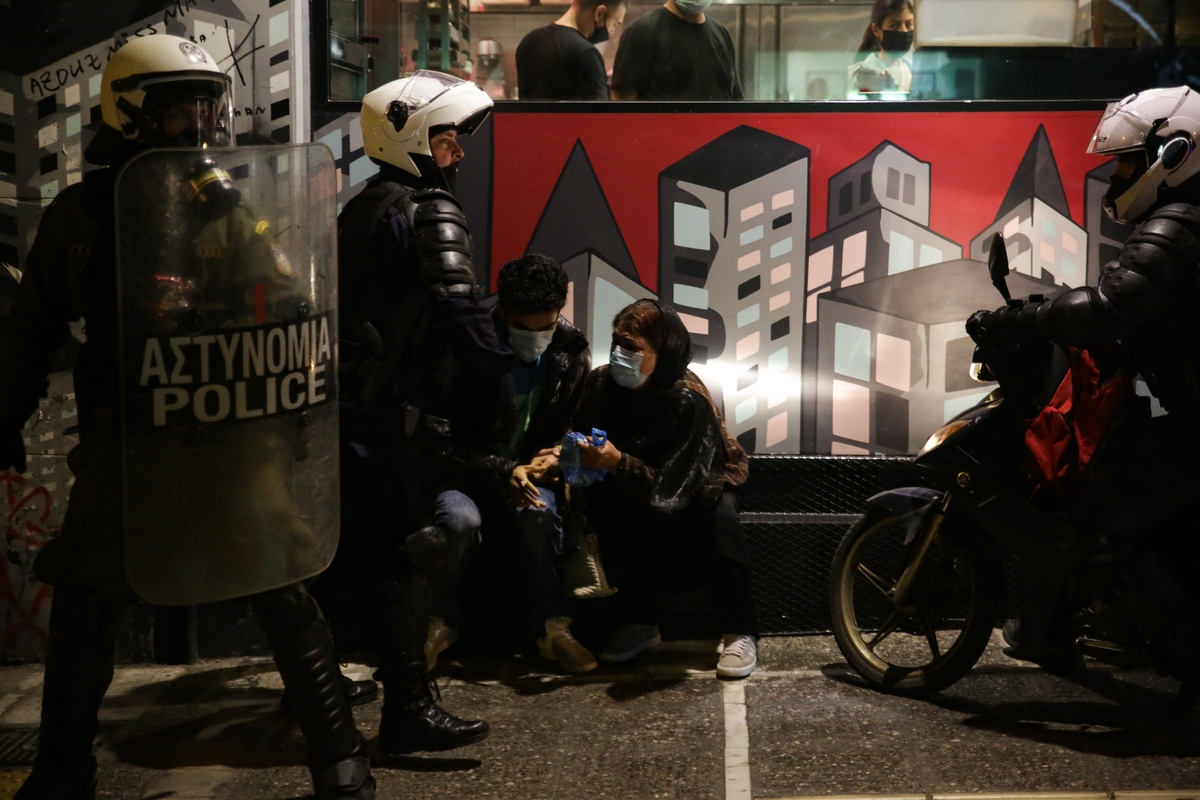 απαγόρευση Κυκλοφορίας; lockdown; police; αστυνομία; εξάρχεια; Exarcheia; Exarchia; προσαγωγή; πρόστιμο; κορονοϊός; κορωνοϊός; κορωναϊός; covid; COVID – 19; Covid-19; corona virus; coronavirus;