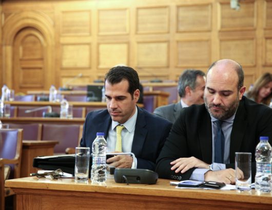Novartis; Thanos Plevris; Θάνος Πλεύρης; βουλή; βουλευτές; κοινοβουλευτική επιτροπή; κοινοβούλιο; νοβάρτις; προκαταρκτική εξέταση; σκάνδαλο; σκάνδαλο novartis;