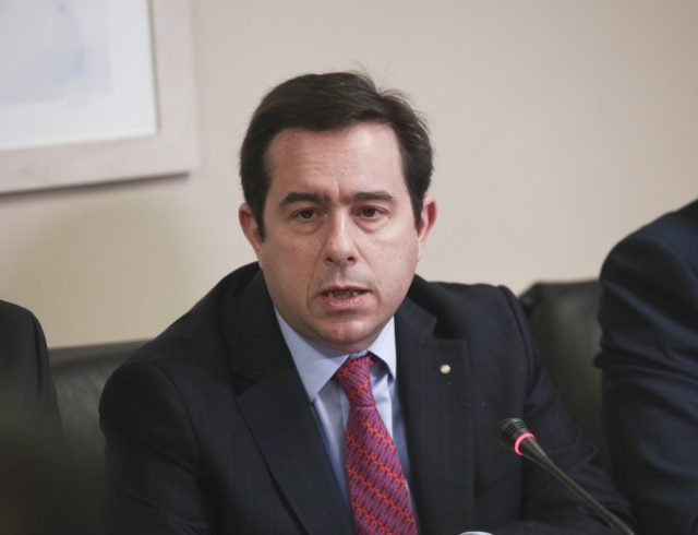 Association of Greek Regions; meeting; Notis Mitarakis; Refugee flows; regional governor; Ένωση Περιφερειών Ελλάδας; ΕΝ.Π.Ε.; Νότης Μηταράκης; Περιφερειάρχης; μεταναστευτικό; προσφυγικές ροές; προσφυγική κρίση; προσφυγικό; συνεδρίαση; υπουργός Μεταναστευτικής Πολιτική;