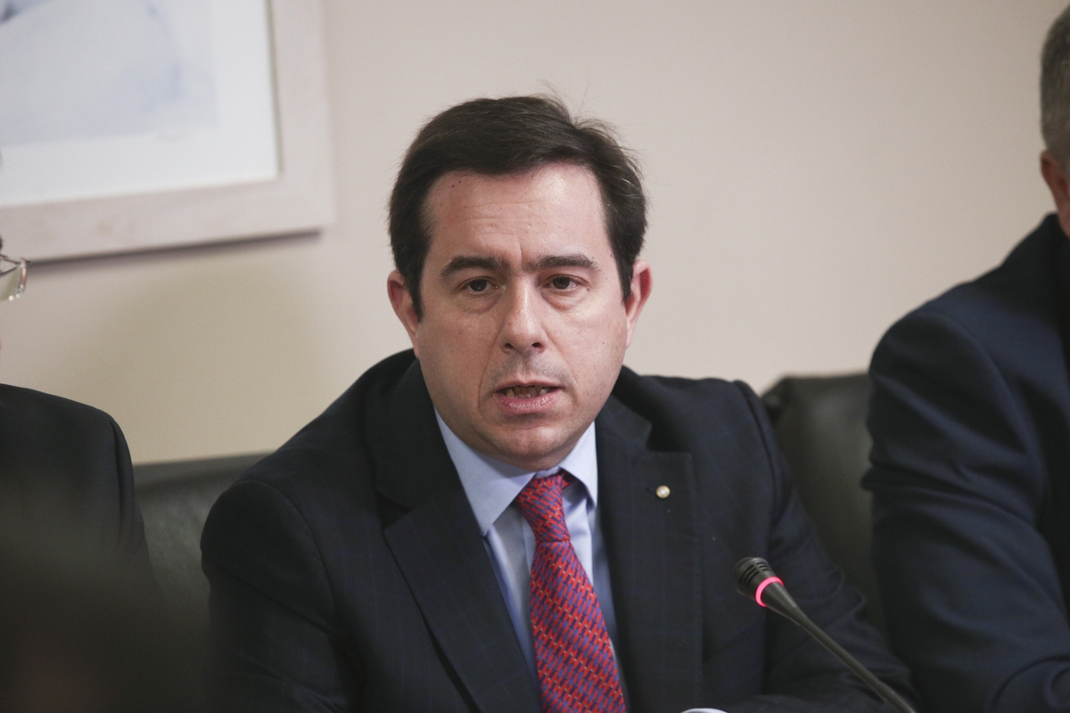Association of Greek Regions; meeting; Notis Mitarakis; Refugee flows; regional governor; Ένωση Περιφερειών Ελλάδας; ΕΝ.Π.Ε.; Νότης Μηταράκης; Περιφερειάρχης; μεταναστευτικό; προσφυγικές ροές; προσφυγική κρίση; προσφυγικό; συνεδρίαση; υπουργός Μεταναστευτικής Πολιτική;