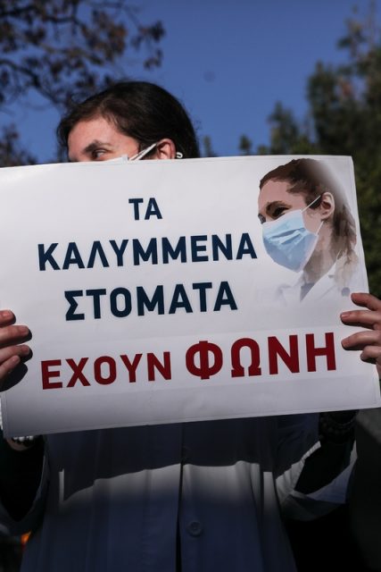 doctor; hospital; ICU; KAT; protest; protesters; staff; visit; worker; ΚΑΤ; ΜΕΘ; Μονάδα Εντατικής Θεραπείας; γιατρός; διαμαρτυρία; διαμαρτυρόμενος; επίσκεψη; κλίνες; νοσοκομείο;
