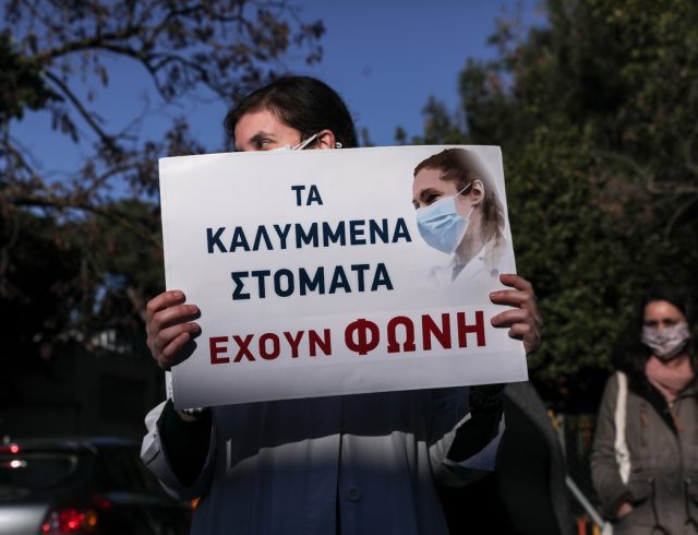 doctor; hospital; ICU; KAT; protest; protesters; staff; visit; worker; ΚΑΤ; ΜΕΘ; Μονάδα Εντατικής Θεραπείας; γιατρός; διαμαρτυρία; διαμαρτυρόμενος; επίσκεψη; κλίνες; νοσοκομείο;