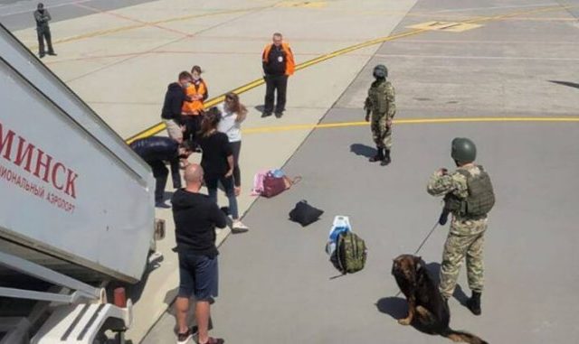 ptisi-ryan-air-ti-ischyrizetai-i-leykorosia-gia-tin-aeropeirateia_60aacc2e6cd60-678×381