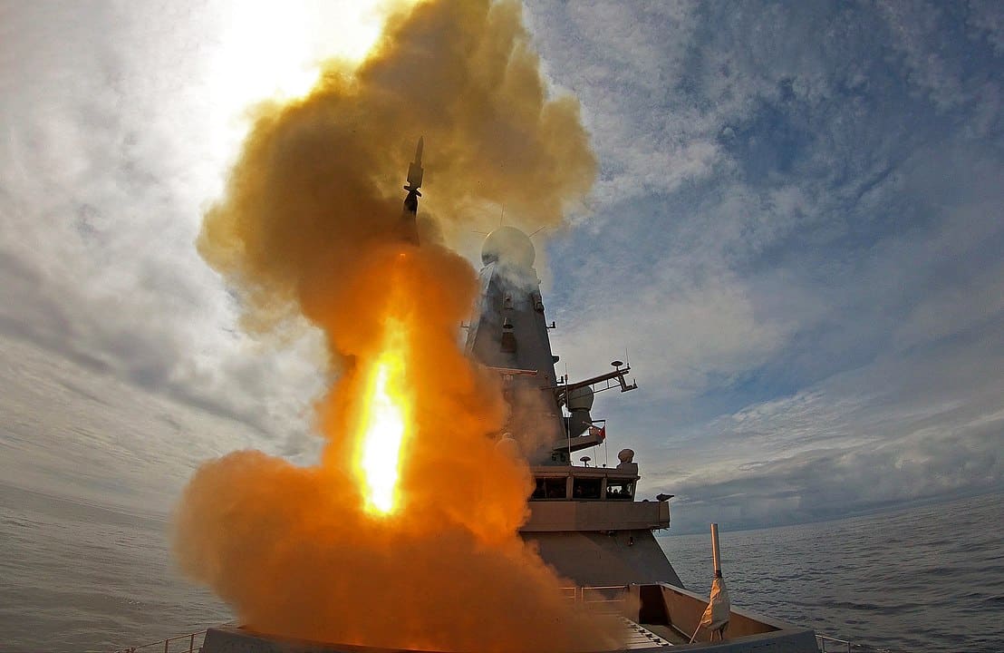 1108px-HMS_Defender_Sea_Viper