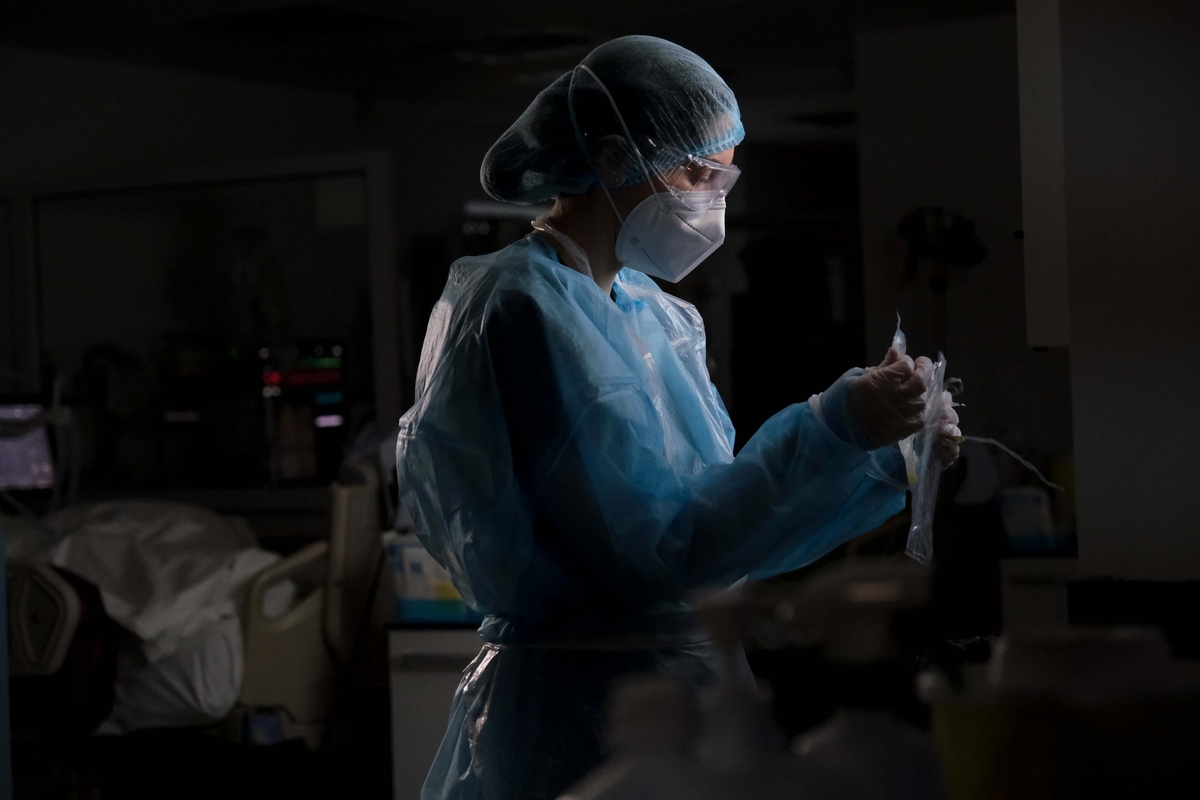 2019-ncov; artificial; assistance; athens; bed; breathing; care; clinic; corona; coronavirus; covid; covid-19; covid19; doctor; equipment; female; greece; greek; health; health care; hospital; human; icu; mask; nurse; nursing; occupation; outbreak; pandemic; patient; ppe; prevention; protection; protective; pulmonary; quarantine; respiratory; room; service; sotiria; staff; surgery; thoracic; thoracic diseases; tracheostomy; treatment; ventilation; ventilator; virus; ward; Αθήνα; Σωτηρία; νοσοκομείο; γιατρός; γιατροί; υγεία; κρούσματα; εντατική; ΜΕΘ; κλινική; νοσηλεύτρια; ασθενής; κορωνοϊός; πανδημία; ασθενείς; προσωπικό;