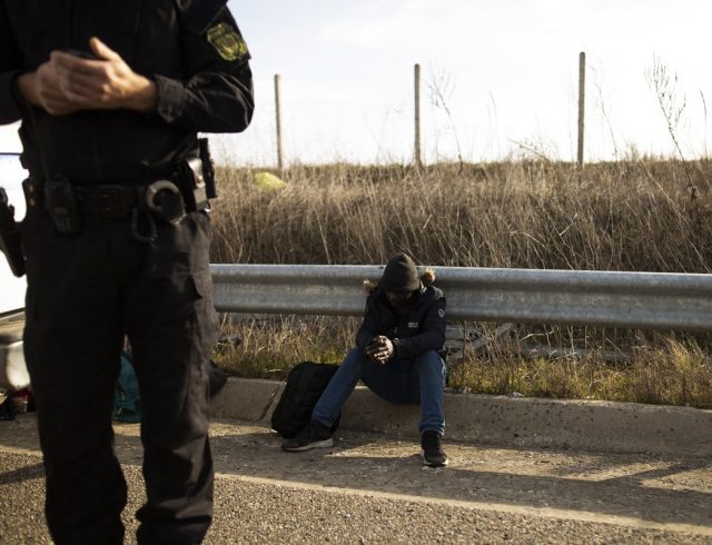 army; borders; buffer zone; crisis; crossing; Evros; fence; flow; immigrants; immigration; Kastanies; migrants; Migration; refugees; Turkey; Έβρος; Καστανιές; Τουρκία; μετανάστες; μετανάστευση; μετανάστης; μεταναστευτικό; προσφυγικό; πρόσφυγας; πρόσφυγες; ροές; στρατιωτικός; στρατιώτης; στρατός; συνοριογραμμή; σύνορα; σύρματα; φράχτης;
