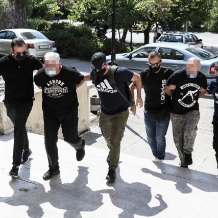 ΣΤΟΝ ΑΝΑΚΡΙΤΗ Ο ΑΣΤΥΝΟΜΙΚΟΣ ΠΟΥ ΣΥΝΕΛΗΦΘΗ ΜΕΤΑ ΑΠΟ ΚΑΤΑΓΓΕΛΙΑ 19ΧΡΟΝΗΣ ΣΥΜΦΩΝΑ ΜΕ ΤΗΝ ΟΠΟΙΑ ΤΗΝ ΚΡΑΤΟΥΣΕ ΦΥΛΑΚΙΣΜΕΝΗ ΚΑΙ ΤΗΝ ΕΞΕΔΙΔΕ ΚΑΙ Ο ΠΑΤΕΡΑΣ ΤΗΣ ΠΟΥ ΣΥΜΦΩΝΑ ΜΕ ΤΗΝ ΚΟΠΕΛΑ ΤΗΝ ΒΙΑΖΕ ΑΠΟ ΤΗΝ ΗΛΙΚΙΑ ΤΩΝ 11 ΕΤΩΝ(EUROKINISSI/ΒΑΣΙΛΗΣ ΡΕΜΠΑΠΗΣ)