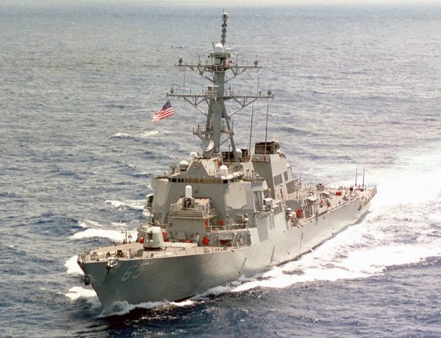 Port_bow_view_of_USS_Benfold_(DDG-65)_underway_in_South_Pacific_010326-N-1644C-001