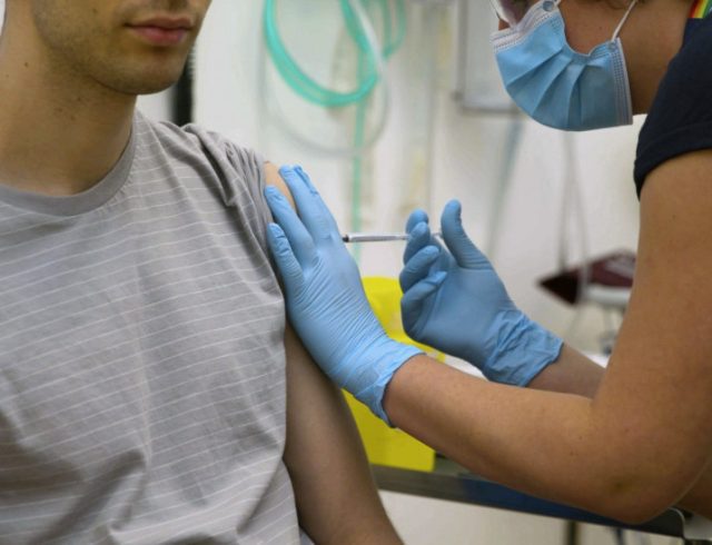 koronoios_vaccine_3_ap