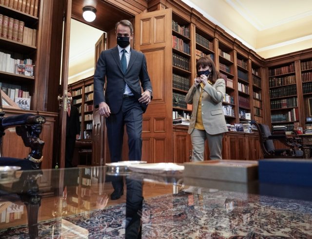 Athens; Katerina Sakellaropoulou; Kyriakos Mitsotakis; meeting; President of Greece; President of Hellenic Republic; Presidential Mansion; Prime Minister; Κατερίνα Σακελλαροπούλου; Κυριάκος Μητσοτάκης; Προεδρικό Μέγαρο; Πρόεδρος της Ελληνικής Δημοκρατία; ΠτΔ; πρωθυπουργός; συνάντηση;