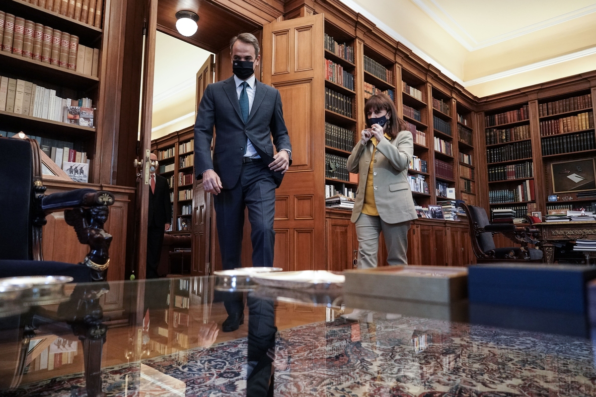 Athens; Katerina Sakellaropoulou; Kyriakos Mitsotakis; meeting; President of Greece; President of Hellenic Republic; Presidential Mansion; Prime Minister; Κατερίνα Σακελλαροπούλου; Κυριάκος Μητσοτάκης; Προεδρικό Μέγαρο; Πρόεδρος της Ελληνικής Δημοκρατία; ΠτΔ; πρωθυπουργός; συνάντηση;