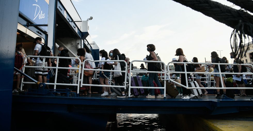ΠΡΩΤΗ ΗΜΕΡΑ ΕΦΑΡΜΟΓΗΣ ΤΩΝ ΝΕΩΝ ΜΕΤΡΩΝ ΓΙΑ ΤΙΣ ΜΕΤΑΚΙΝΗΣΕΙΣ ΣΤΑ ΝΗΣΙΑ / ΣΤΙΓΜΙΟΤΥΠΑ ΑΠΟ ΤΟ ΛΙΜΑΝΙ ΤΟΥ ΠΕΙΡΑΙΑ(EUROKINISSI/ΜΙΧΑΛΗΣ ΚΑΡΑΓΙΑΝΝΗΣ)