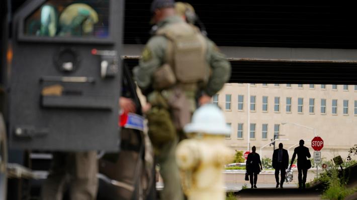 us-pentagon-shooting-4