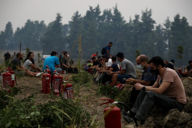 ΜΑΧΗ ΜΕ ΤΙΣ ΑΝΑΖΩΠΥΡΩΣΕΙΣ ΣΤΗΝ Β. ΕΥΒΟΙΑ- ΚΑΜΑΤΡΙΑΔΕΣ (EUROKINISSI/ΒΑΣΙΛΗΣ ΡΕΜΠΑΠΗΣ)