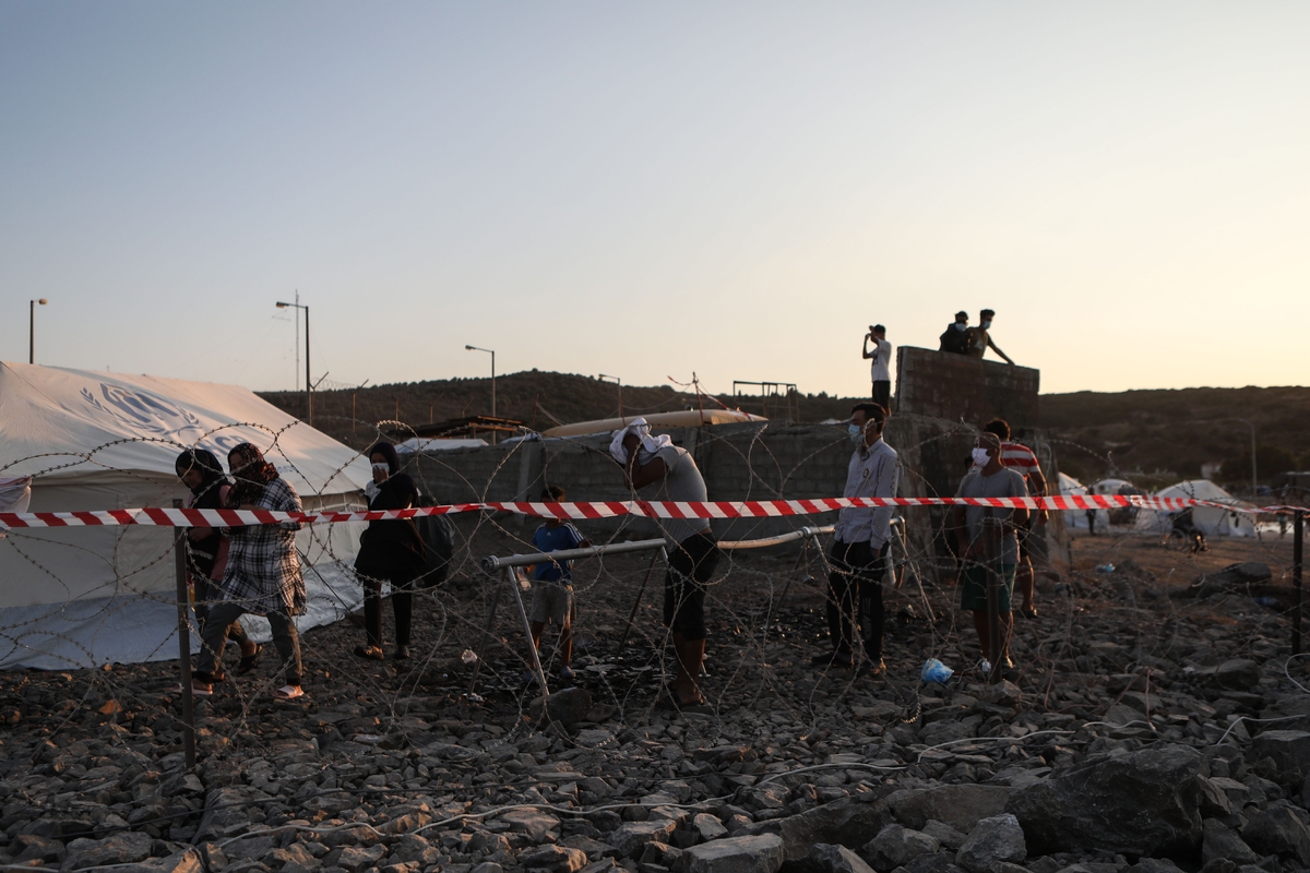 2019-nCoV; asylum seekers; camp; coronavirus; COVID-19; fence; Greece; immigrants; immigration; Kara Tepe; Lesbos; Lesvos; mask; migrants; Mytilene; pandemic; quarantine; refugees; Shooting Range; stranded; tent; traped; virus; Καρά Τεπέ; Λέσβος; Μυτιλήνη; Πεδίο Βολής; αιτούντες άσυλο; ιός; καμπ; καραντίνα; καταυλισμός; κοροναϊός; κορονοϊός; κορωναϊός; κορωνοϊός; μάσκα; μετανάστες; μεταναστευτικό; πανδημία; προσφυγικό; πρόσφυγας; πρόσφυγες; σκηνές; σκηνή; σύρματα; τέντα; φράχτης;