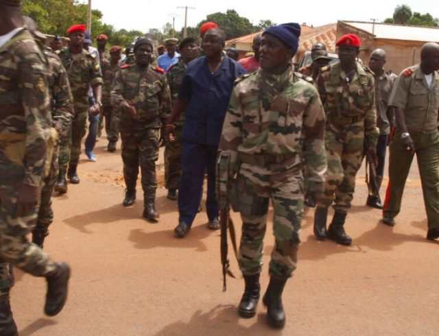 guinea_soldiers_ap150887590705
