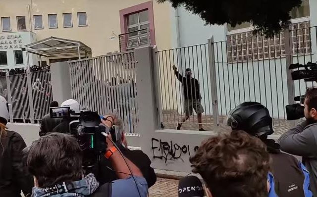 stayroypolh-fasistikos-xairetismos-2
